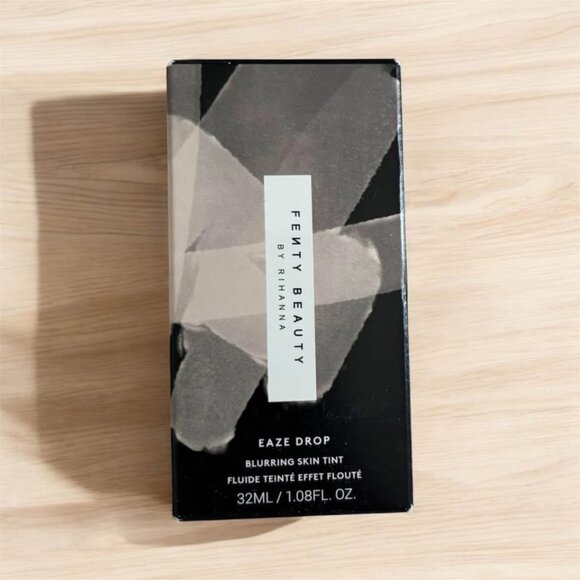 Fenty Eaze Drop foundation - Picture 1 of 3